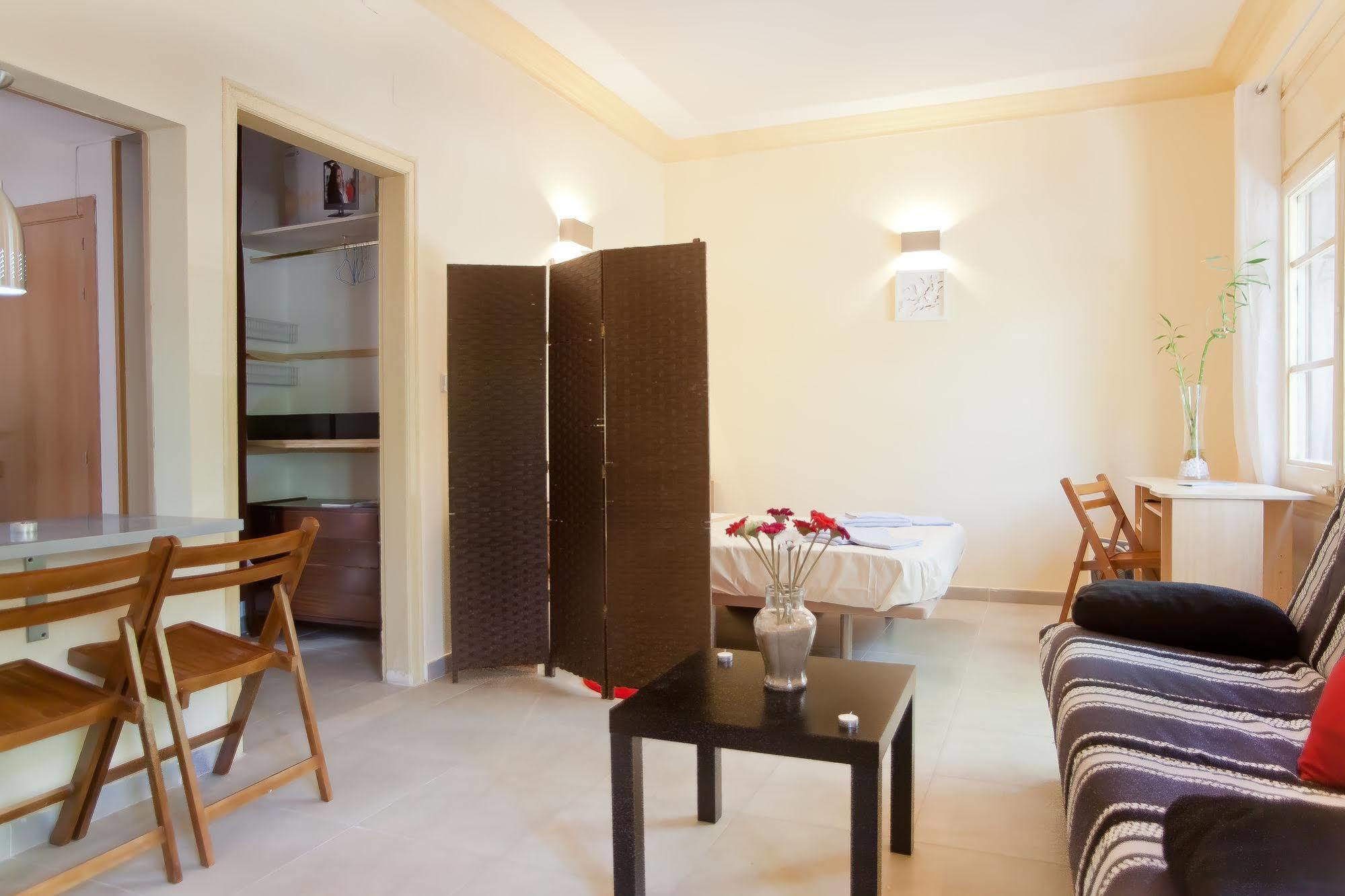 Apartamentos Tarradellas Sants Estació *
